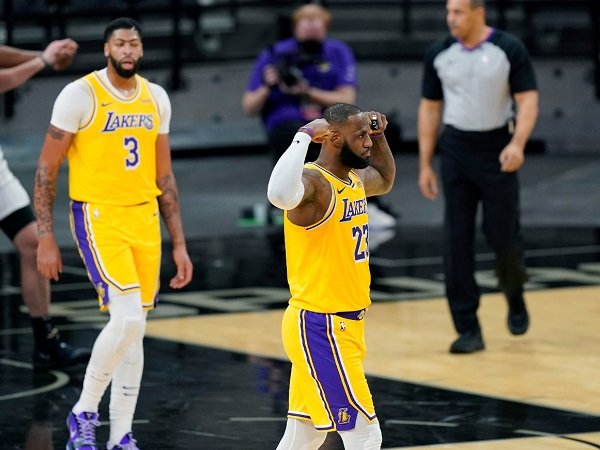 Los Angeles Lakers Menang Di Hari Ulang Tahun LeBron James Liga Olahraga