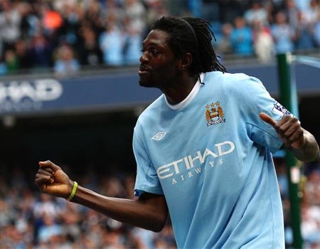 Adebayor Bertahan di City