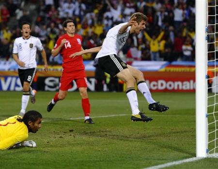 Hantam Inggris 4-1, Jerman Melaju