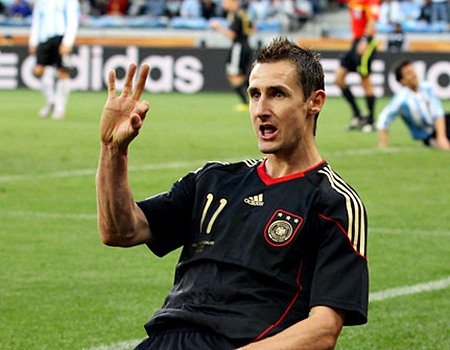 Klose Bahagia Bisa Lolos