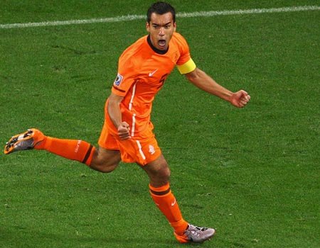 Bronckhorst Pensiun Usai Piala Dunia