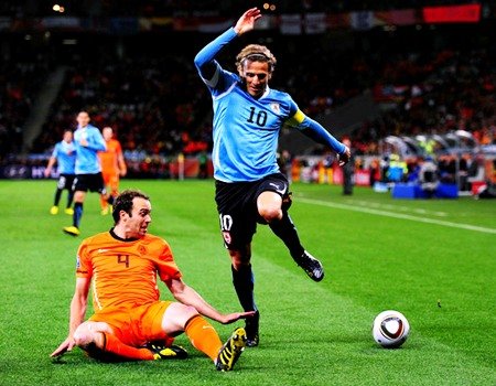 Forlan Dipastikan Main Lawan Jerman