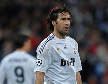 Raul Resmi Berkostum Schalke