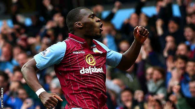 Aston Villa Akan Tawari Benteke Kontrak Baru