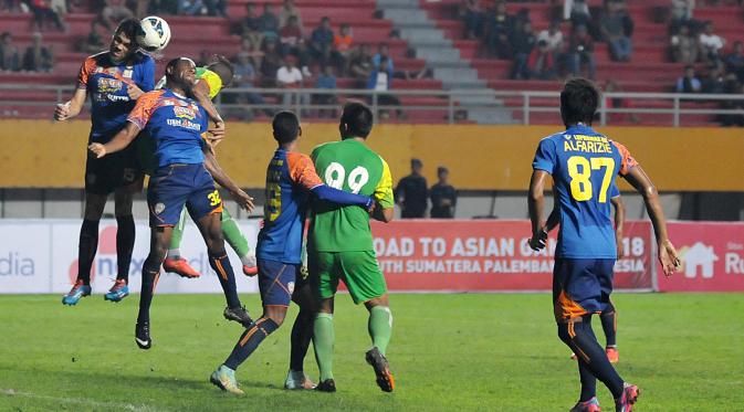 Arema Masih Tunggu Persebaya