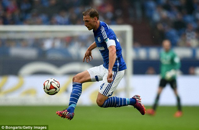 Howedes Tolak Pinangan Arsenal Dan Milan