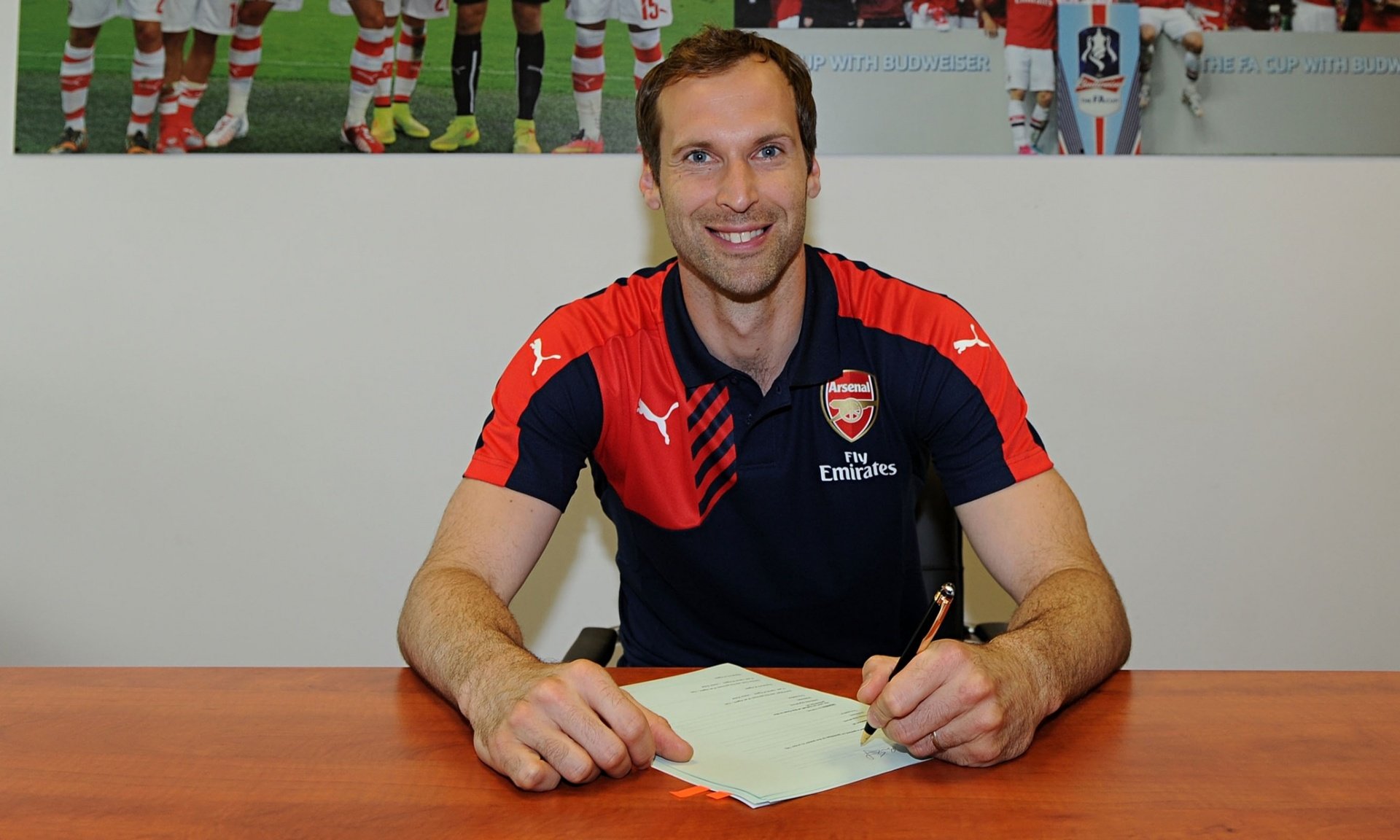 Petr Cech Resmi Berseragam Arsenal