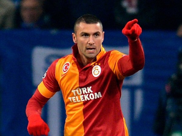 Striker Galatasaray Burak Yilmaz Di Incar Roma Sebagai Alternatif Edin Dzeko