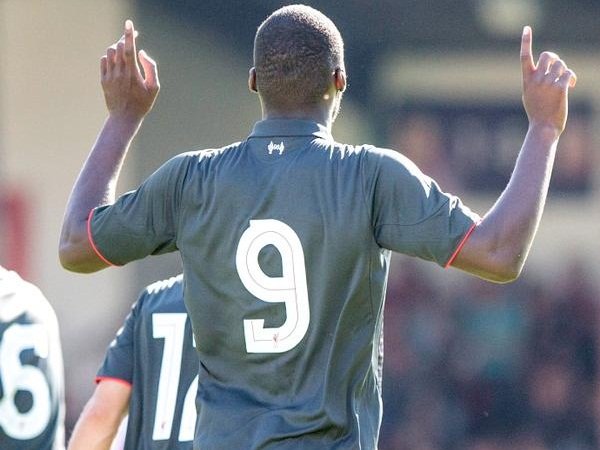 Christian Benteke Kenakan Nomor 9 di Liverpool