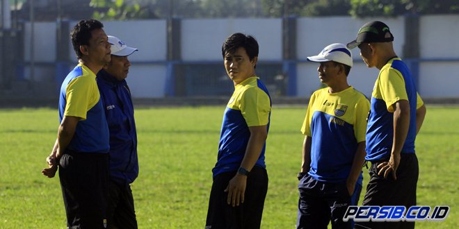 Pelatih Persib Siapkan Program Latihan Pra Uji Coba