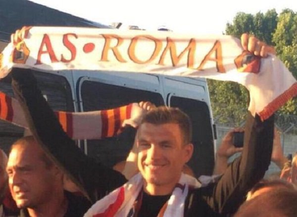 Dzeko Tiba di Kota Roma Untuk Jalani Tes Medis