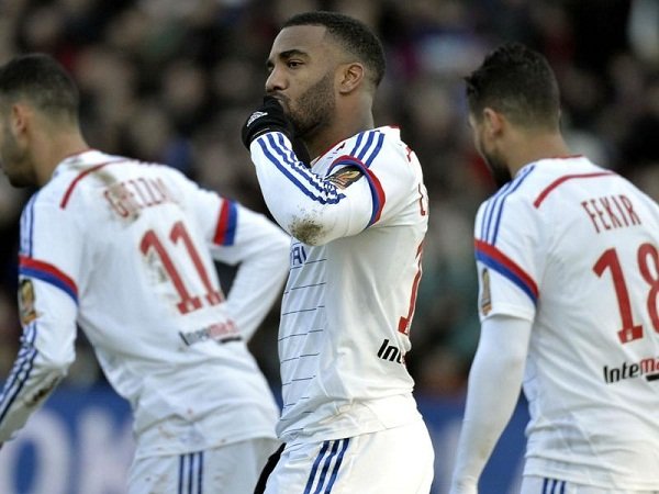 Lacazette Perbarui Kontrak Dengan Lyon Hingga 2019