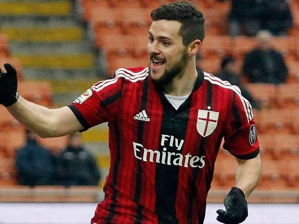 Norwich City Ikut Serta Berburu Destro