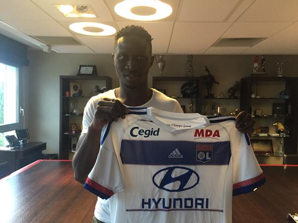 RESMI: Olympique Lyon Gaet Bek Roma