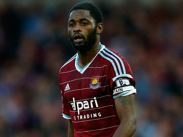 Everton Siapkan 3,5 Juta Pounds Untuk Gaet Alex Song