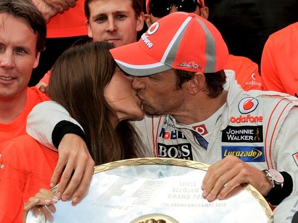 Jenson Button Bisa Disingkirkan Karena Gajinya Terlalu Besar