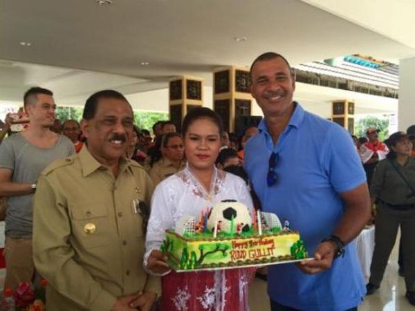 Ruud Gullit Rayakan Ulang Tahun Di Ambon