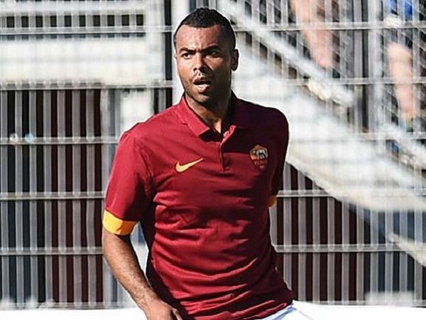 Ashley Cole Tolak Kesempatan Bela Newcastle