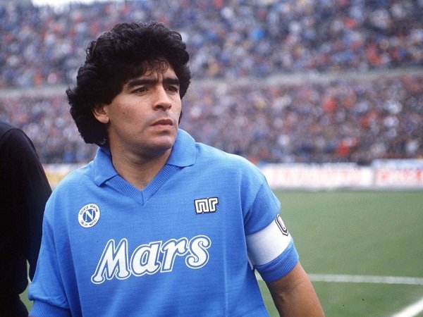 Maradona: Napoli Takkan Menjadi Tim Juara Di Bawah Asuhan Sarri