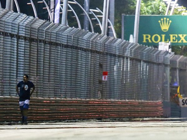 Ada Penyusup Di GP Singapura