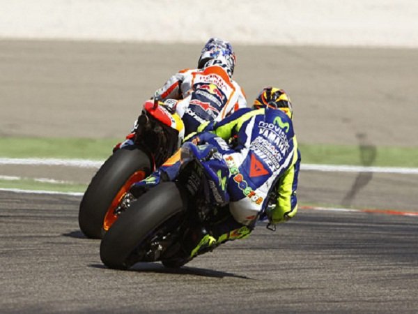 Rossi dan Pedrosa Seru, Lorenzo Menang