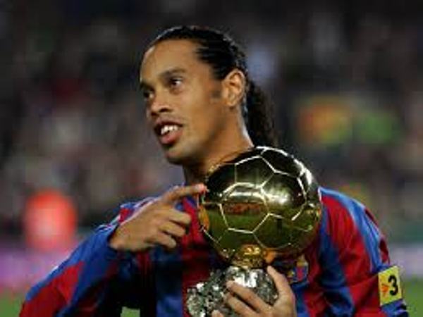 Ronaldinho Kembali Merumput Bersama Barcelona