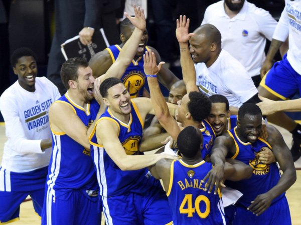 Warriors lumat Spurs dengan mudah