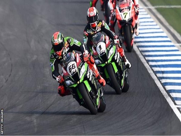 Berita Superbike: Tom Sykes Akhiri Kemenangan Beruntun Jonathan Rea