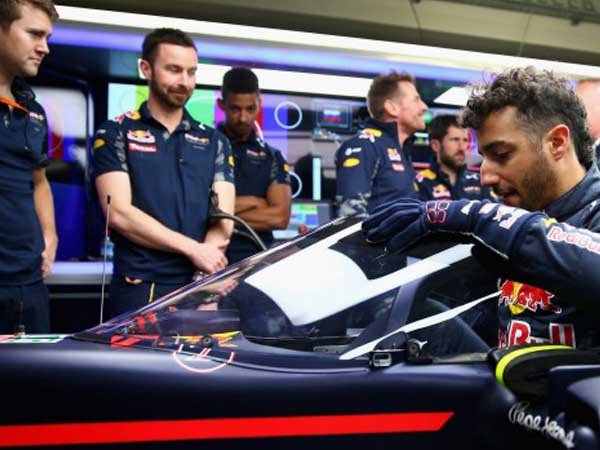 Berita F1: Daniel Ricciardo Menguji Aeroscreen Untuk Hadapi Sochi