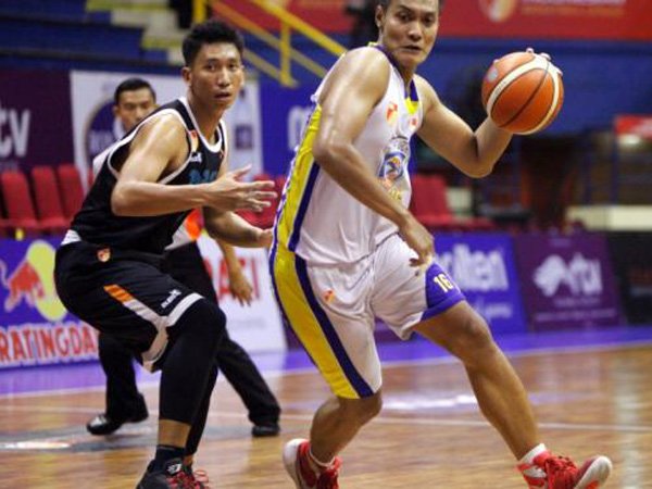 Berita Basket: Satya Wacana Raih 3 Penghargaan IBL 2016