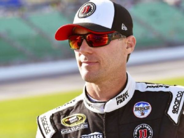 Berita Nascar: Masih Lapar Gelar, Kevin Harvick Setia Bersama Stewart-Haas Racing