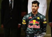 Berita F1: Ban Ricciardo Terjebak di Garasi?