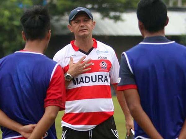 Berita Torabika Soccer Championship: Intip Program Ramadan yang Disiapkan Gomes De Olivera