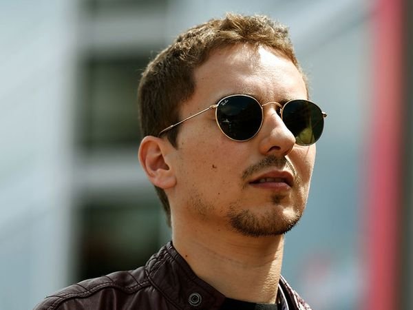 Berita MotoGP: Lorenzo Tak Sabar Balapan di Rumahnya