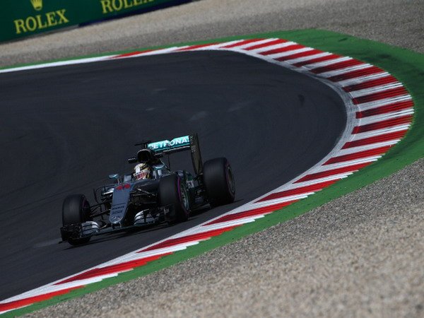 Berita F1: Lewis Hamilton Pole Position GP Austria 2016