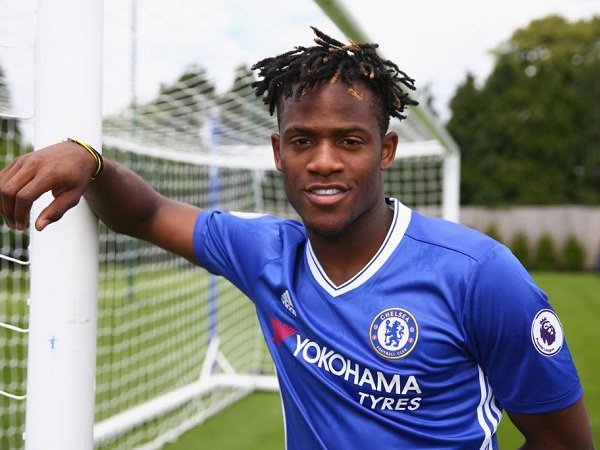 Berita Liga Inggris: Michy Batshuayi ingin mengulangi prestasi Didier Drogba di Chelsea