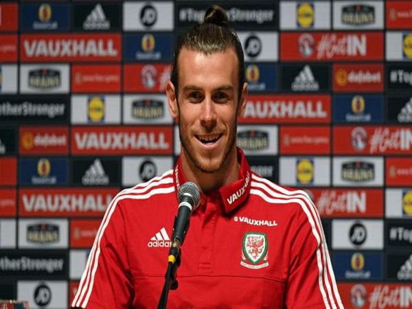 Berita Piala Eropa 2016: Bale: Ini Bukan Tentang Saya Dan Ronaldo