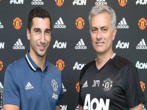 Berita Transfer: Henrikh Mkhitaryan Resmi Milik Manchester United