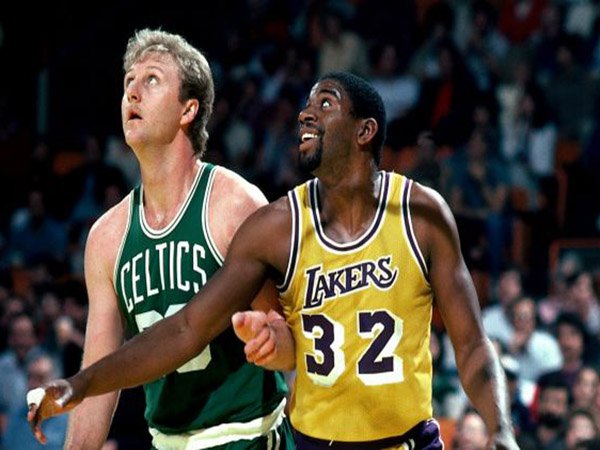 Berita Basket: Larry Bird Tidak Bisa Bayangkan Pergi Ke LA Lakers, Bermain Bersama Magic Johnson