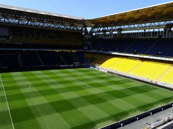 Berita Sepak Bola: Fenerbahce batalkan laga uji coba melawan Lyon