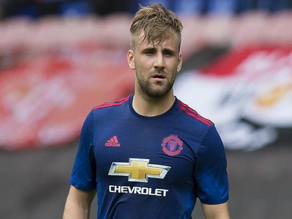 Berita Sepak Bola: Luke Shaw Rela Tak Liburan Demi Manchester United