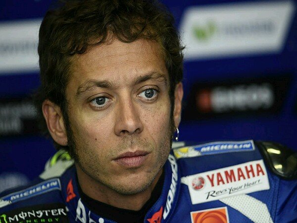 Berita MotoGP: Rossi Trauma Hujan Akan Membawa Pembalap Dalam Bahaya