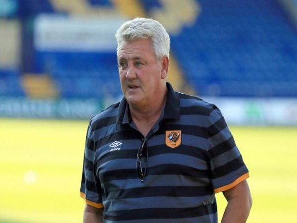 Berita Sepak Bola: FA Ingin Steve Bruce Fokus Untuk Berkomitmen Dengan Klub