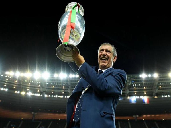 Berita Sepak Bola: Portugal Perpanjang Kontrak Fernando Santos