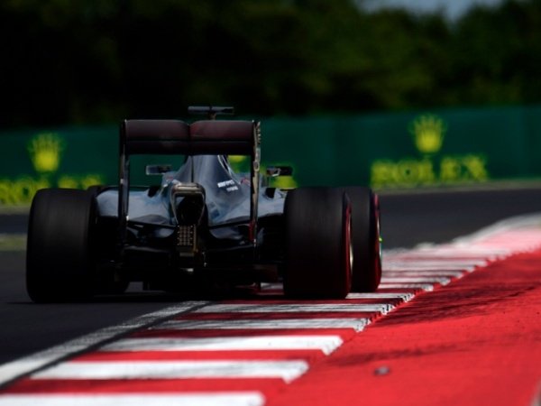 Berita F1: Lewis Hamilton Salahkan Kerbs Atas Insiden di FP 2