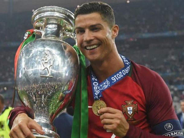 Berita Sepakbola: Nama Cristiano Ronaldo Akan Diabadikan Menjadi Nama Bandara