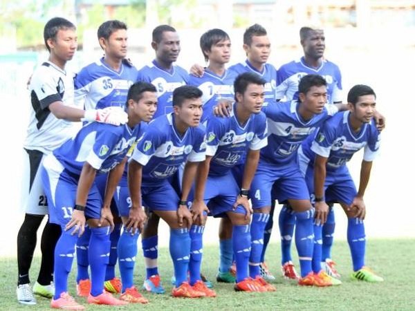 Berita ISC B: Laga Persika Karawang - PSCS Cilacap Ricuh Karena Pinalti