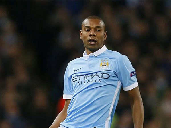 Berita Liga Inggris: Pep Guardiola Anggap Fernandinho Bisa Bermain di 10 Posisi Berbeda