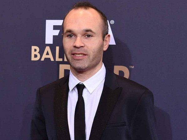 Berita Sepak Bola: Andres Iniesta Sebut Messi Kandidat Kuat Peraih Ballon d Or 2016