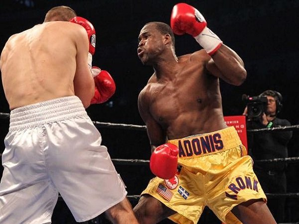 Berita Tinju : Ini Bukti Kekuatan Pukulan Adonis Stevenson Saat Lawan Thomas Williams